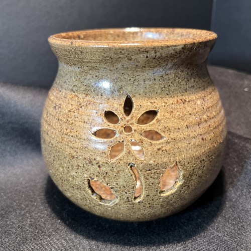 Signed handmade vintage floral - signed,