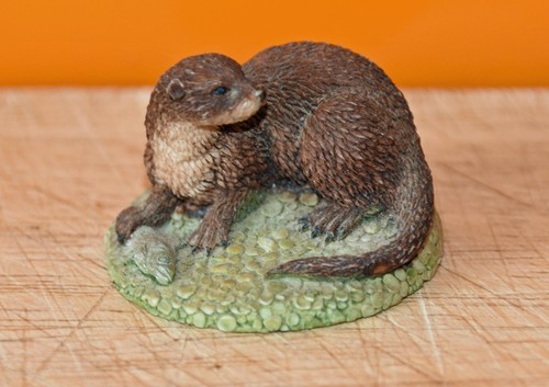 Small country artists otter - small,