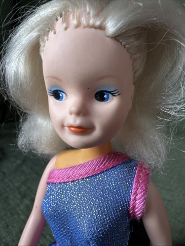 Vintage 1980 sindy doll - 1980’s,