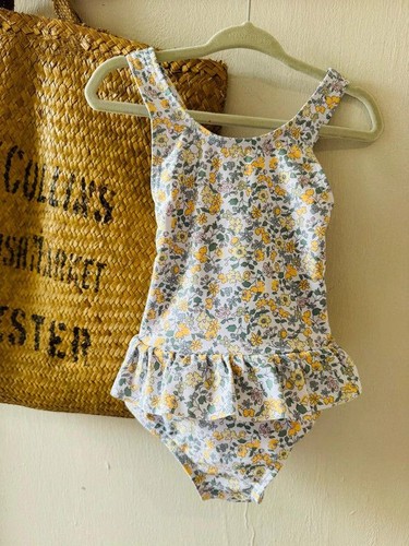 Yellow green floral - &,