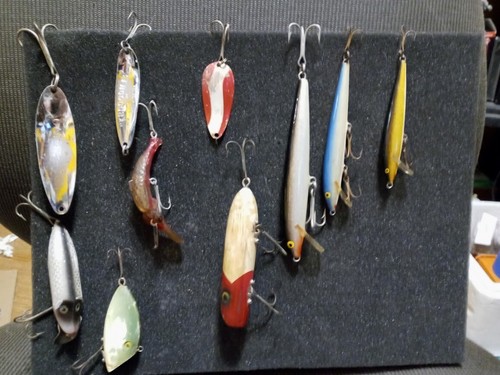 Vintage fishing lures - 10,
