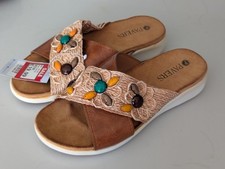 Ladies Flat Summer Sandals, Pavers Size 5 New With Tags Leather / Straw