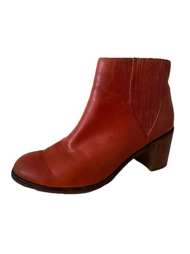 Orange leather boots size b - leather, 8
