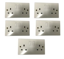 5 x White Double Wall Sockets