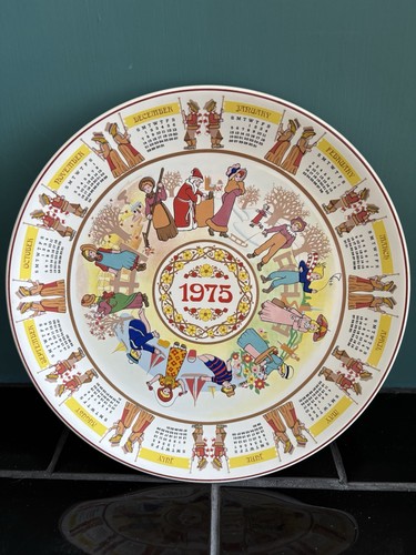 Wedgwood 1975 calendar - calendar, plate