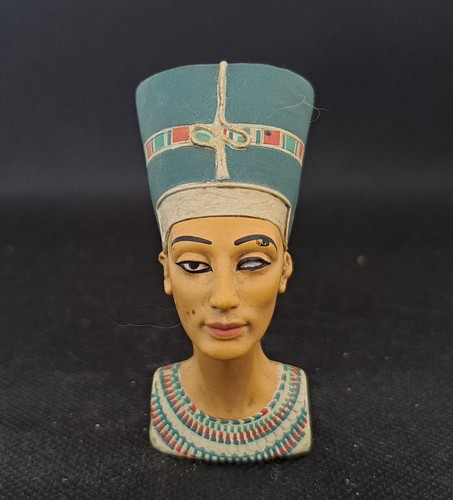 Egyptian resin figure bust - -,