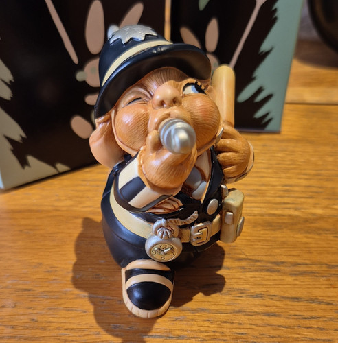 Pendelfin old bill - "old, bill"