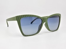 Goodr Swirls Martini, Becomes