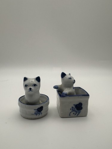 Vintage blue white ceramic - blue,