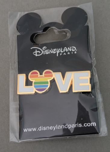 Disney collectable pin - pin, badges
