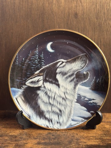 Howling wolf cry midnight - at,