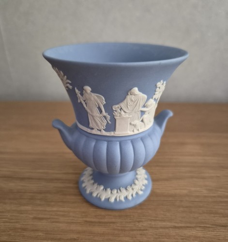 Wedgwood blue jasperware - blue,
