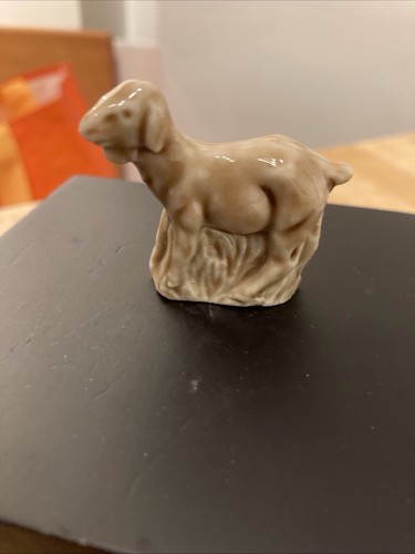 Happy land shop and - shop, figure