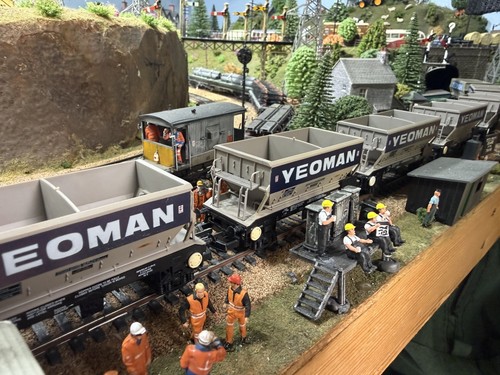 Hornby gauge r015 yeoman - hornby,