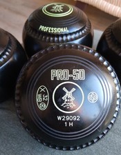 Drakes Pride Pro 50 lawn bowls