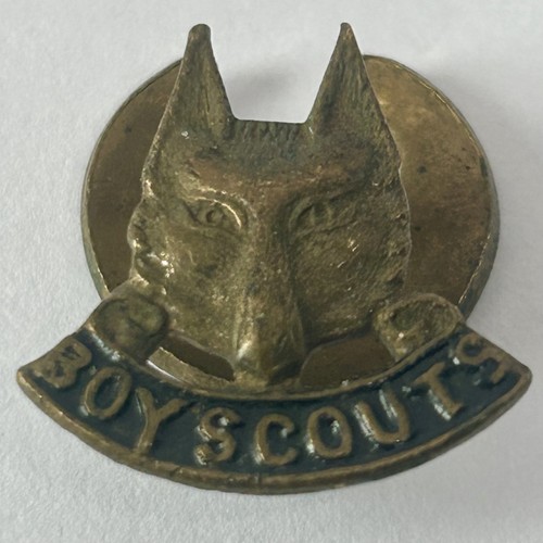 Boy scouts wolf lapel - wolf,