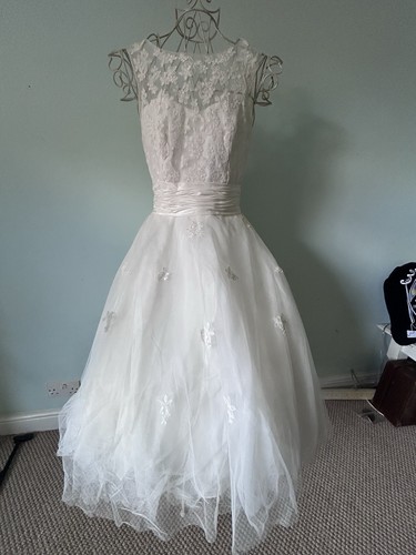 Bespoke lulu wedding - bespoke, tea