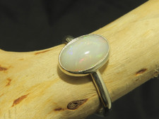 White solid 1.9ct opal 925