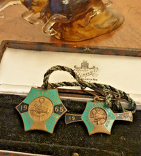 Lingfield Park racecourse enamel 1965 medallion #484 & 1965 brooch #1166