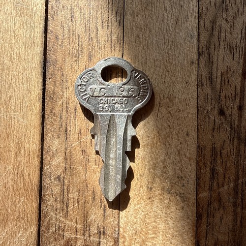 Vtg victor vending key vc96 - key,
