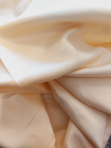 Remnant pale gold light - remnant, light-weight