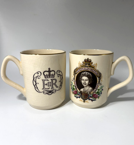 Pair queen elizabeth ii - queen,