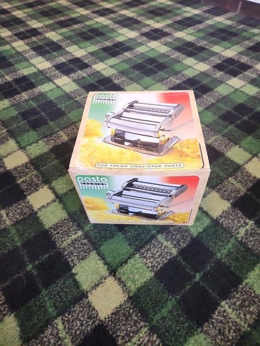 Pasta machine with - pasta,