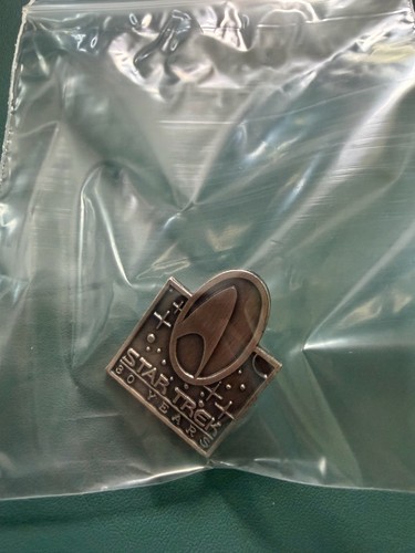 Star trek pin - pin, badge