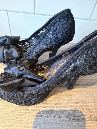 Irregular choice size lace - irregular,