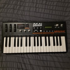 Akai Miniak compact 8 voice