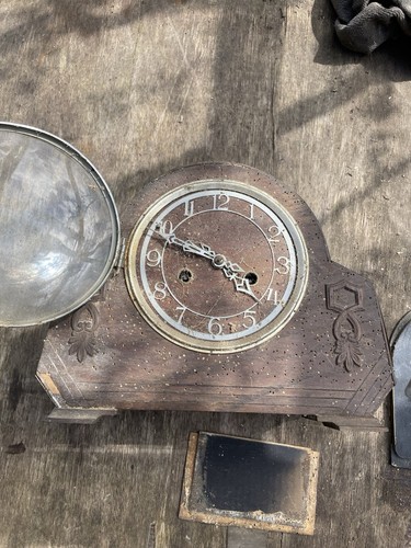 Old mantelpiece clock - clock, vintage