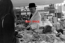 PHOTO  1971 MARKET IN STONE