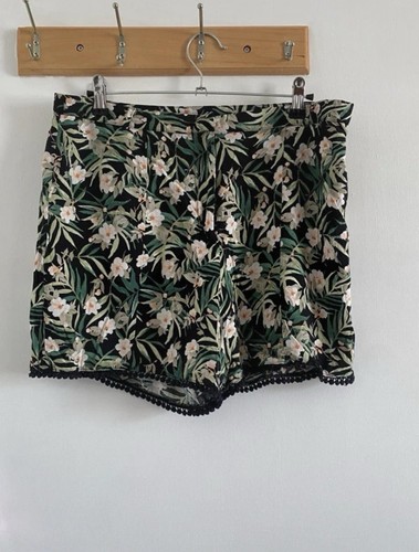 Red herring size floral - red,