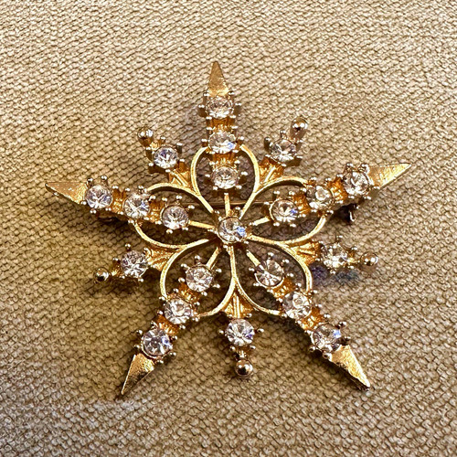 Gold tone star starburst - star,,