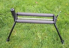 Team Daiwa Fishing Pole Roller Double Rocking Adjustable Legs Foam Rest Coarse