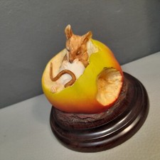 Country Artists Mouse Sleeping In Apple Sculpture 1994 Rare Collectible 