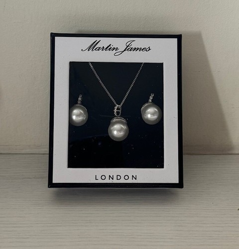 Martin james london large - martin,