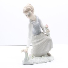 Lladro Figurine #1172 Girl