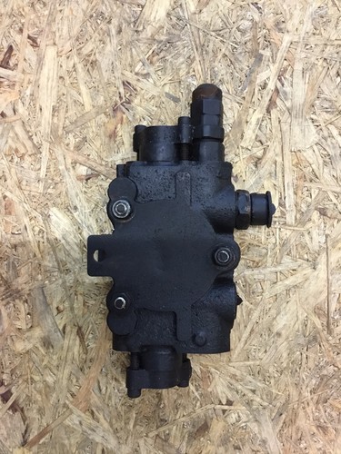 John deere az62092 - deere, valve
