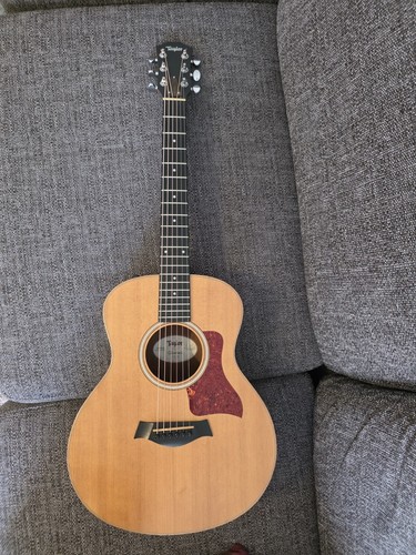 Taylor mini acoustic - taylor,