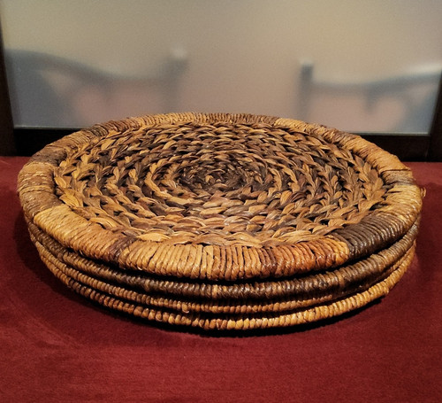Pack hand made round - hand,