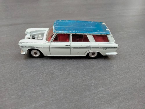 Dinky toys 172 fiat 2300 - no.,