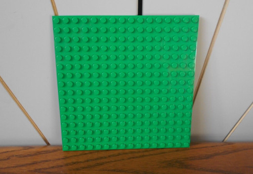 Green base plate 16x16 - plate, brick