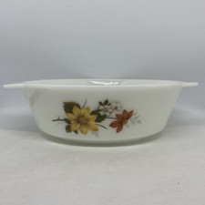 Vintage Pyrex 22cm Milk Glass