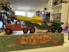 CRESCENT TOYS ARTICULATED SPACE ROCKET LAUNCHER 1268 c1958 DIECAST MODEL TRUCK