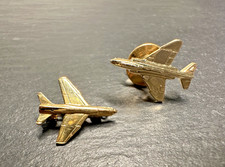 VINTAGE GOLD TONE PLANE PIN &