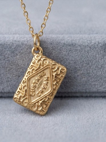 Gold custard cream - cream, biscuit