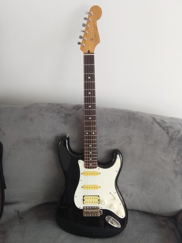 Squier stratocaster guitar - squier,