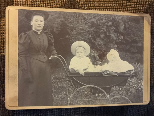 Victorian cabinet card photo - cabinet,