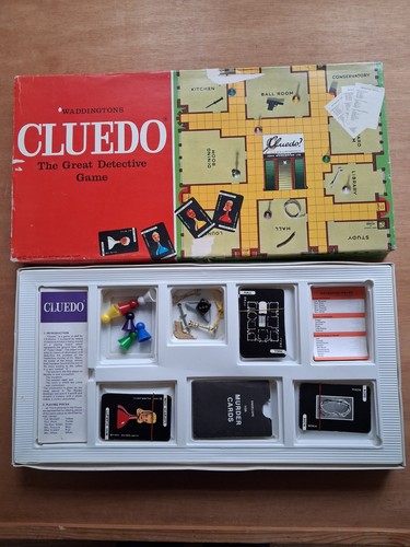 Complete vintage cluedo board - complete,